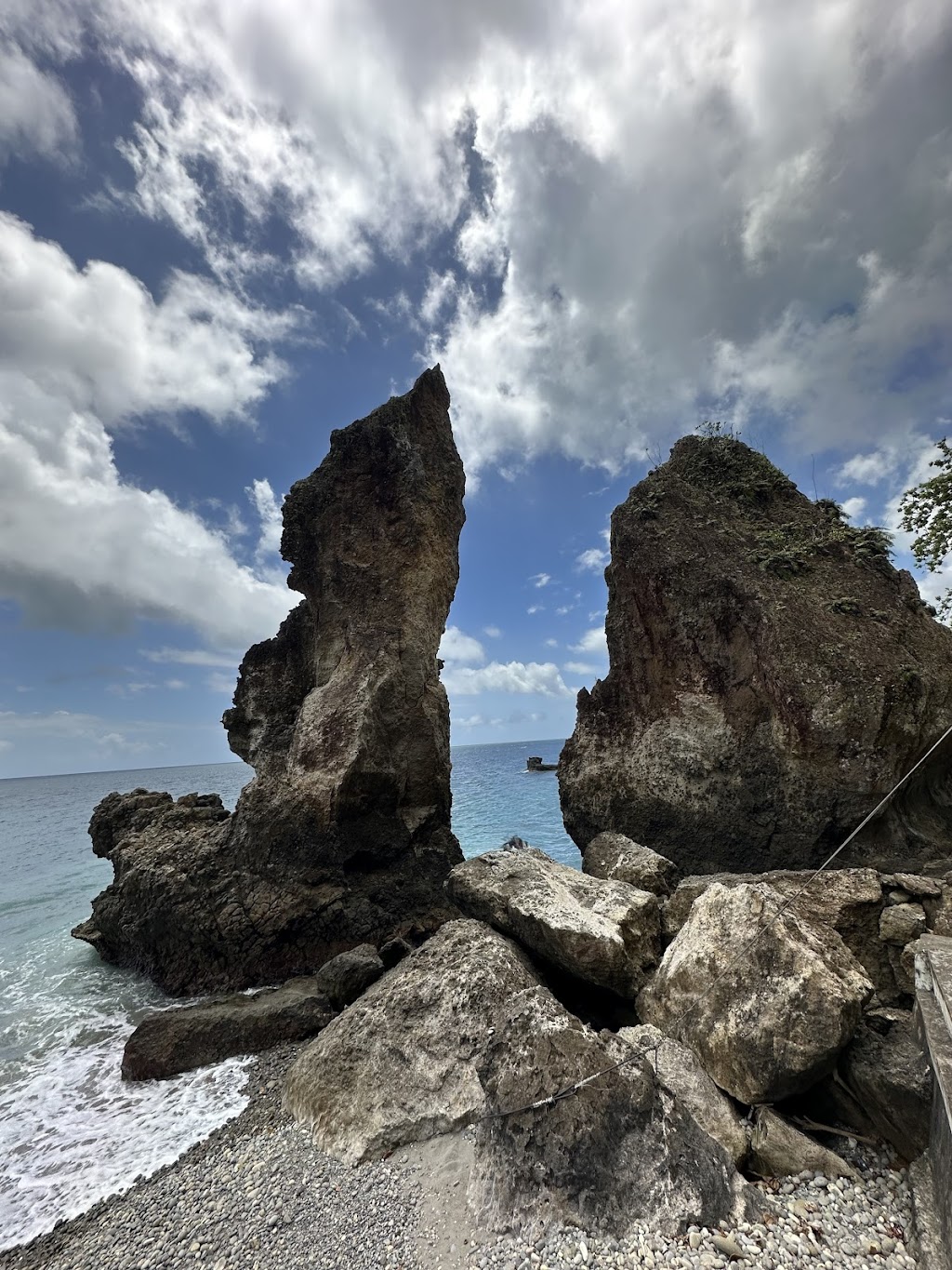 Batu Layar: Pesona Tersembunyi di Maluku Tengah