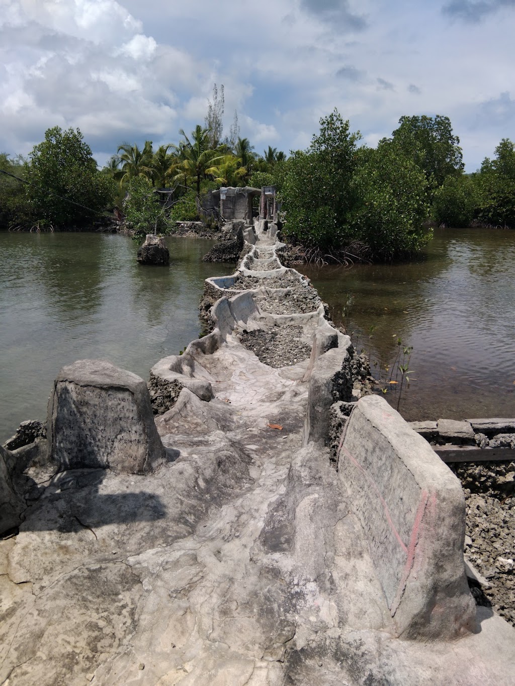 Pesona Pantai Batu Pintu Haria, Saparua: Surga Tersembunyi di Maluku