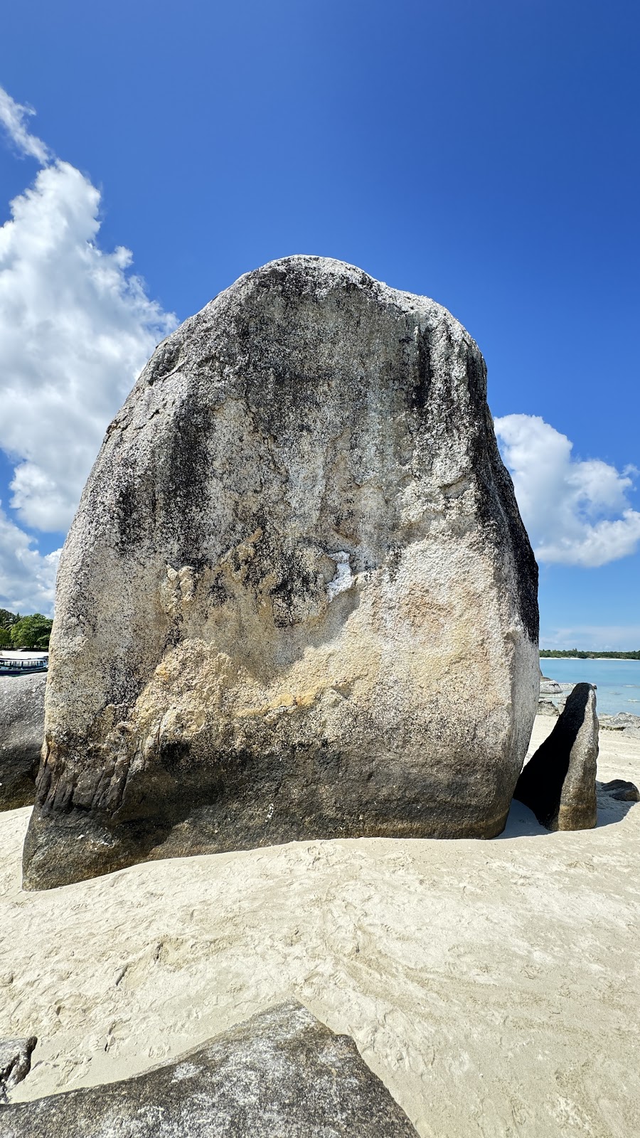 Pulau Batu Berlayar: Surga Tersembunyi di Belitung