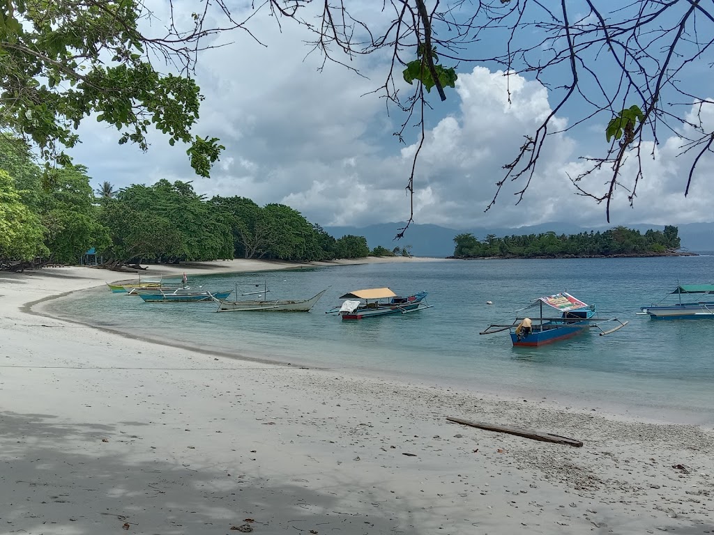 Pesona Pantai Luari Tobelo: Surga Tersembunyi di Maluku Utara