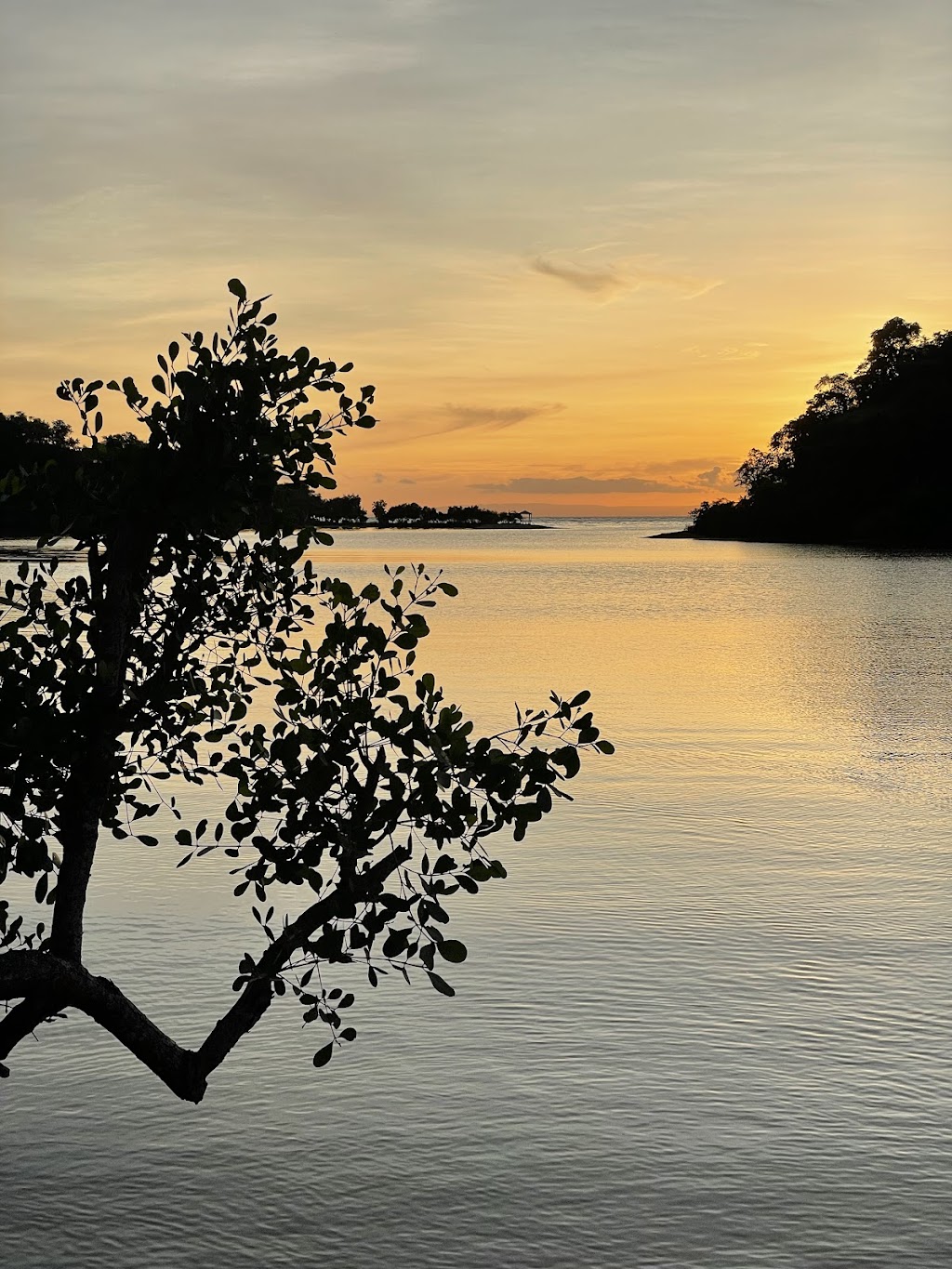 Jelajahi Pesona Gelora Bay di Sumbawa