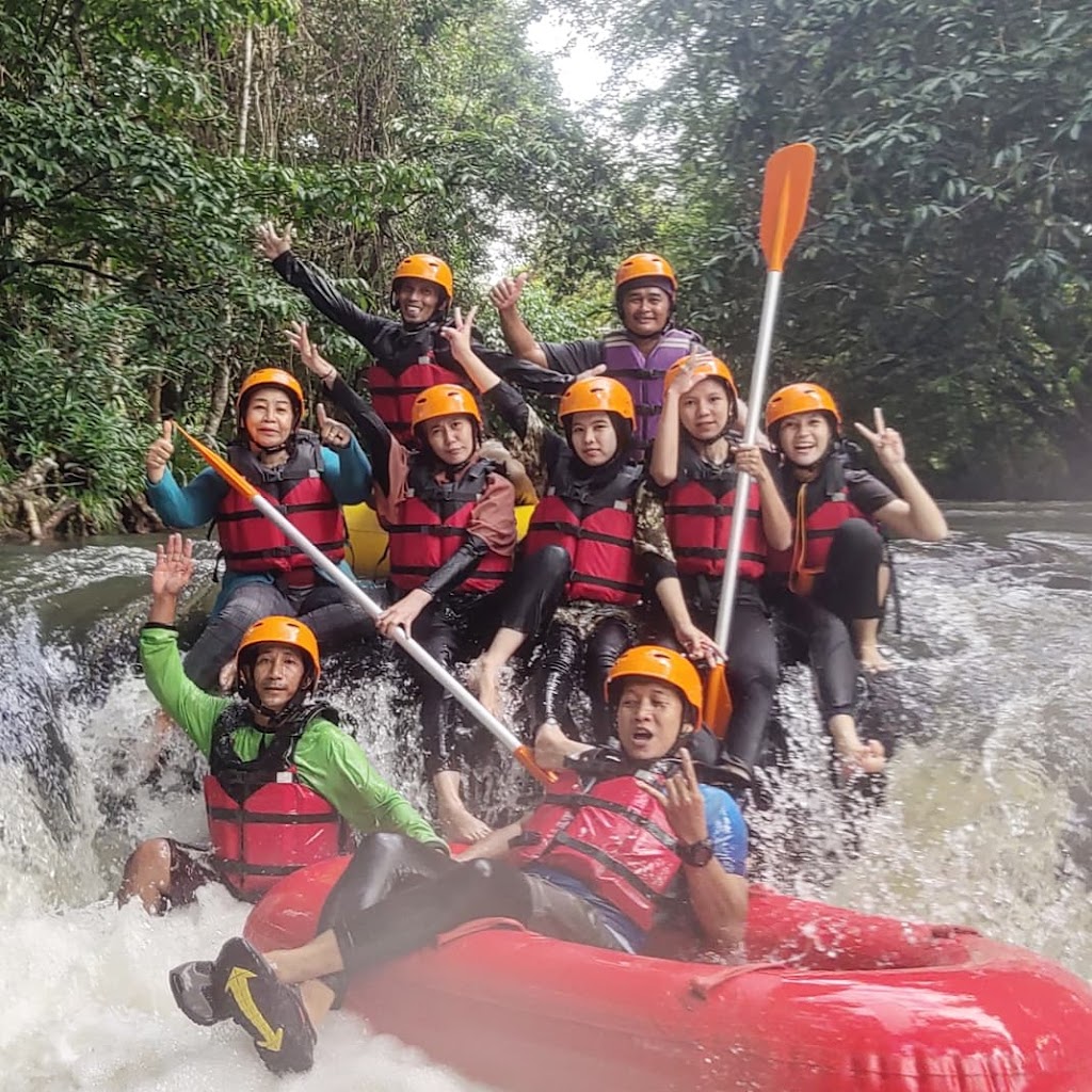 Pesona Tersembunyi Riam Jugan: Air Terjun di Kalimantan Barat