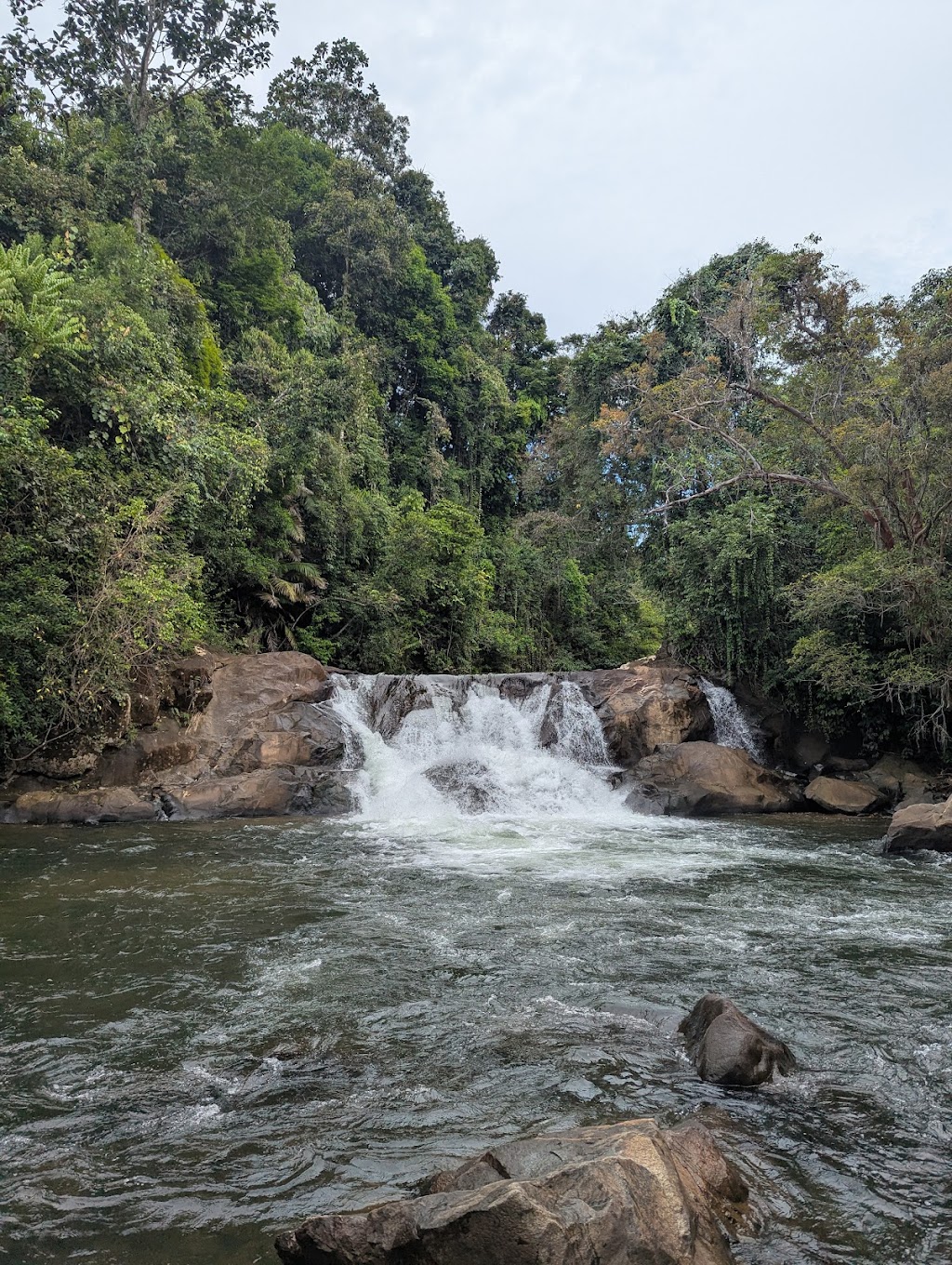 Air Terjun Entoba: Permata Tersembunyi di Kalimantan Barat