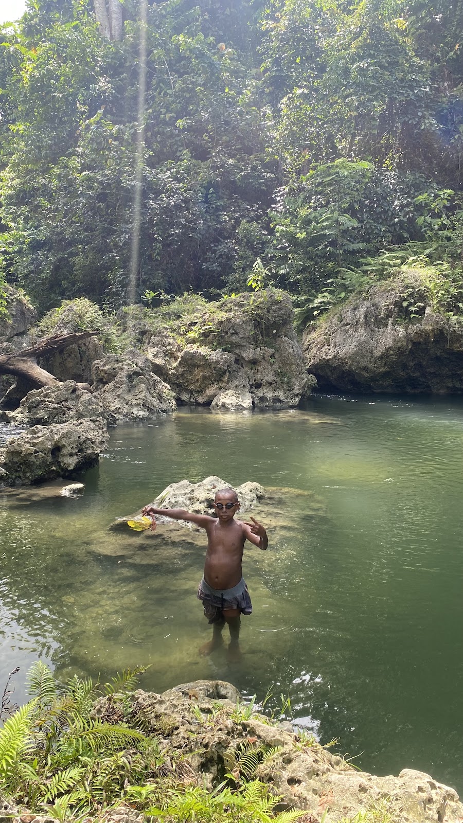 Petualangan Menegangkan di Wisata Kolam Buaya Indou-Oufa, Papua Barat
