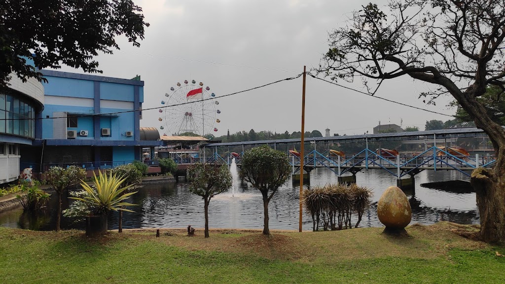 Jelajahi Dunia Bawah Laut di Taman Akuarium Air Tawar TMII