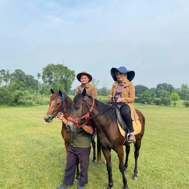 Jelajah Arena Berkuda Sapari Stables Jambi: Petualangan Menunggang Kuda di Tengah Kota