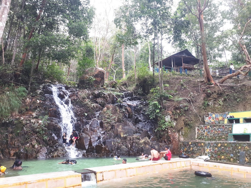 Air Terjun Desa Pongkar: Pesona Tersembunyi di Karimun
