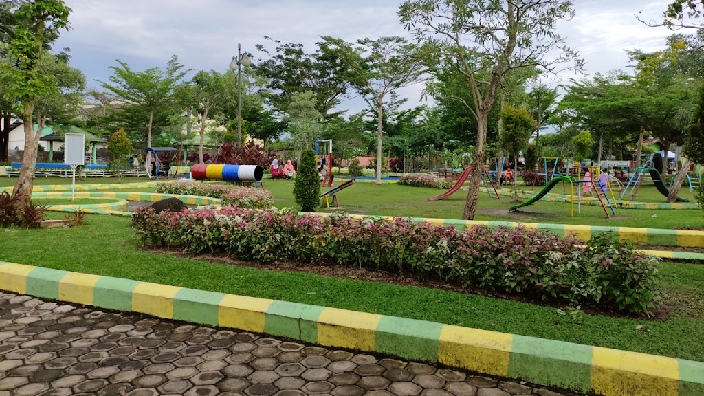 Menikmati Kesejukan Taman Kongkow di Kota Jambi