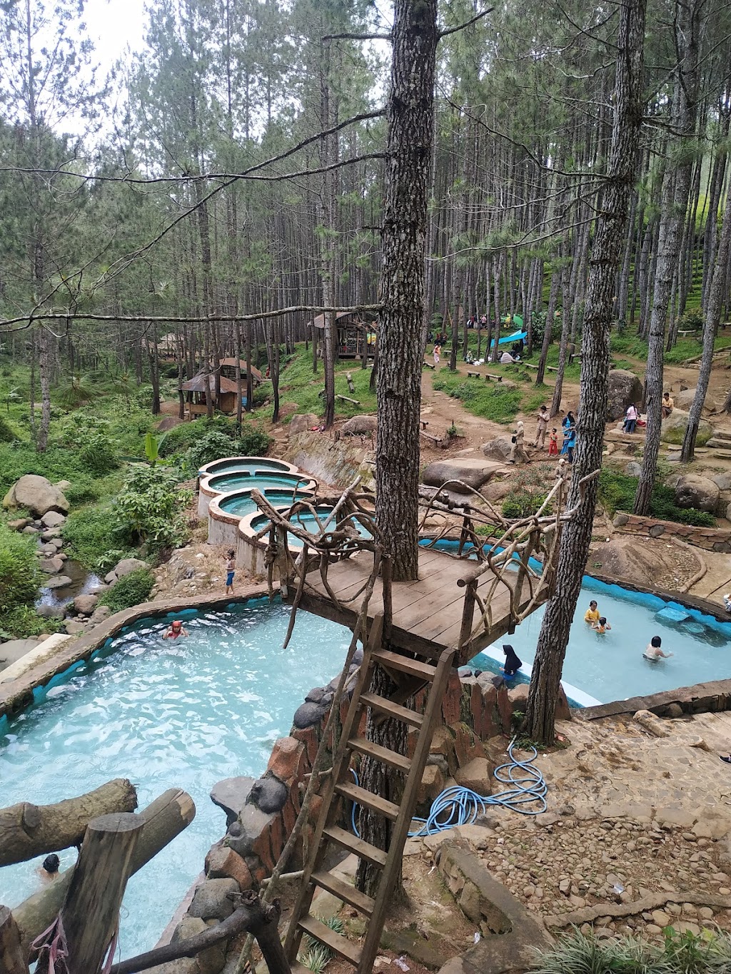 Jelajah Keindahan Alam di Wisata Kampoeng Ciherang, Sumedang