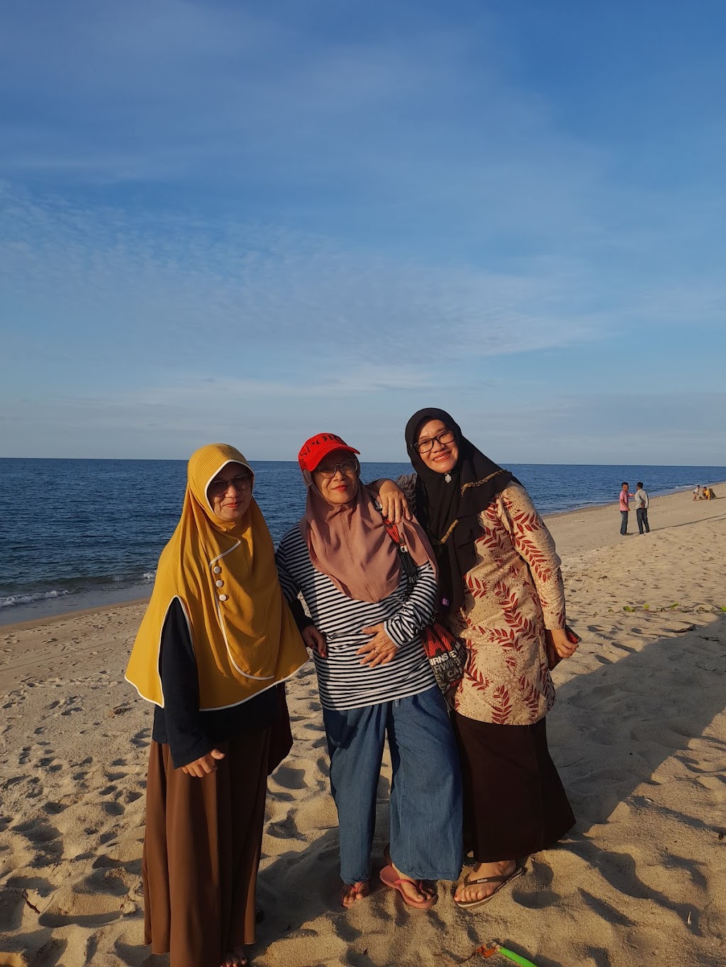 Pesona Pantai Wisata Lubuk Komplek di Bangka Tengah