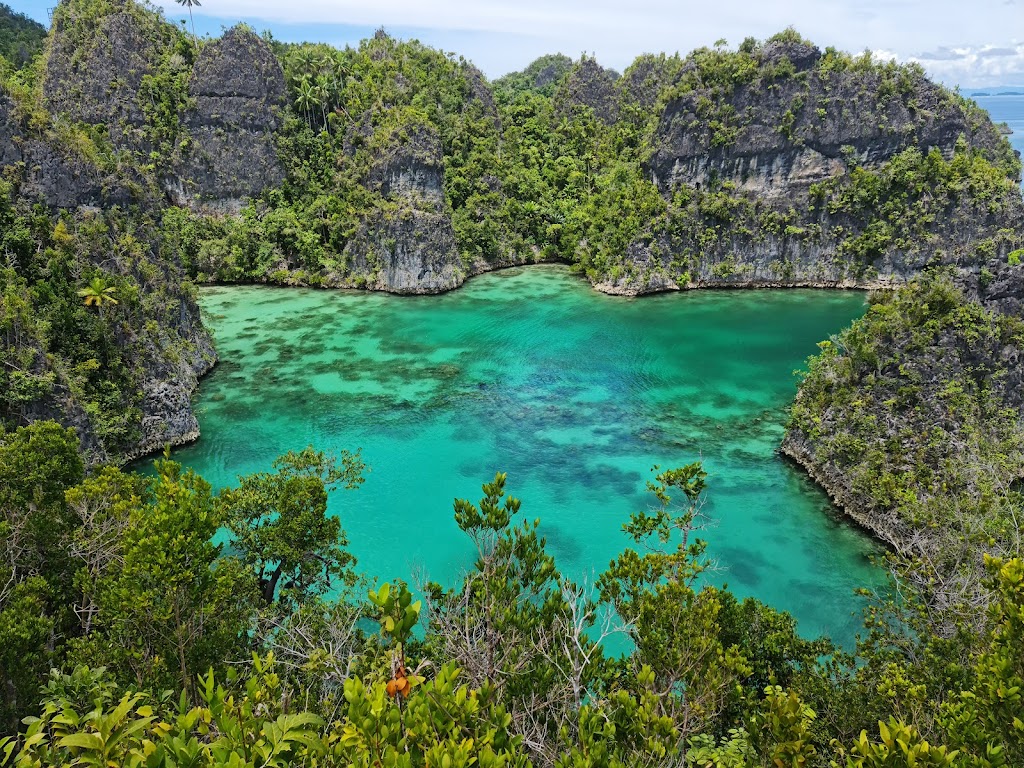 Telaga Bintang Raja Ampat: Surga Tersembunyi di Papua Barat