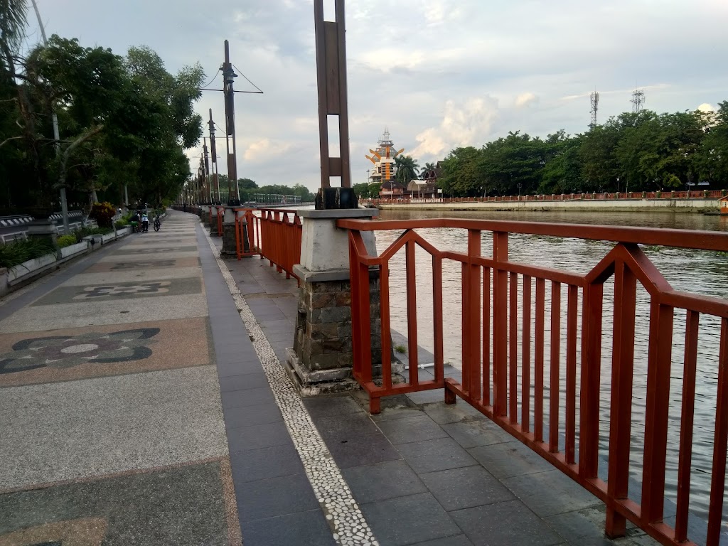 Pesona Taman Siring Sungai Martapura, Banjarmasin: Surga Tersembunyi di Kalimantan Selatan