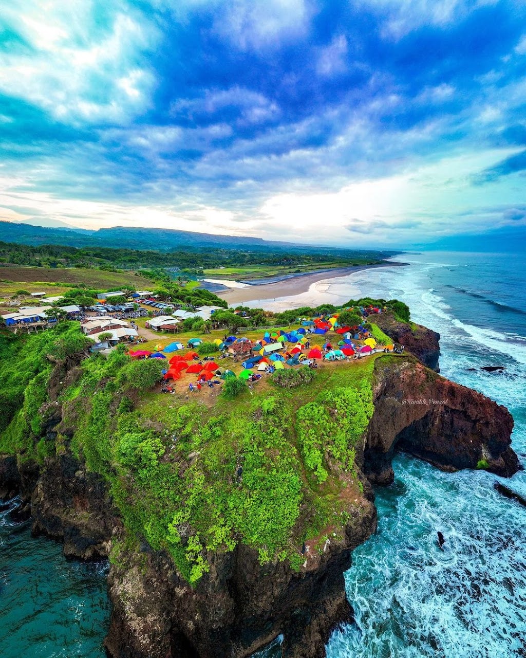 Puncak Guha: Pesona Alam Tersembunyi di Garut