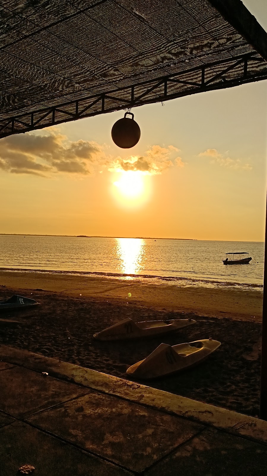 Pesona Taman Wisata Pantai Labuhanpape, Sumbawa