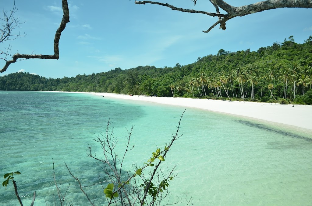 Pesona Pantai Wayob, Surga Tersembunyi di Fakfak, Papua Barat