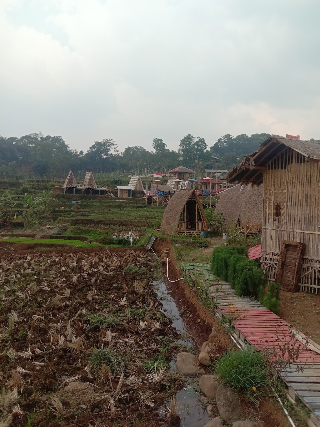 Jelajah Keindahan Alam Sungai Citalutug Baros, Bandung!