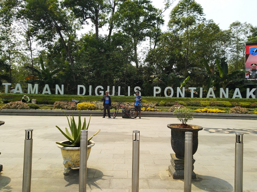 Menikmati Keindahan Taman Digulis Pontianak