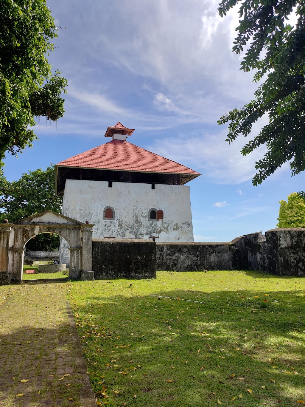 Menelusuri Jejak Sejarah di Benteng Amsterdam, Maluku