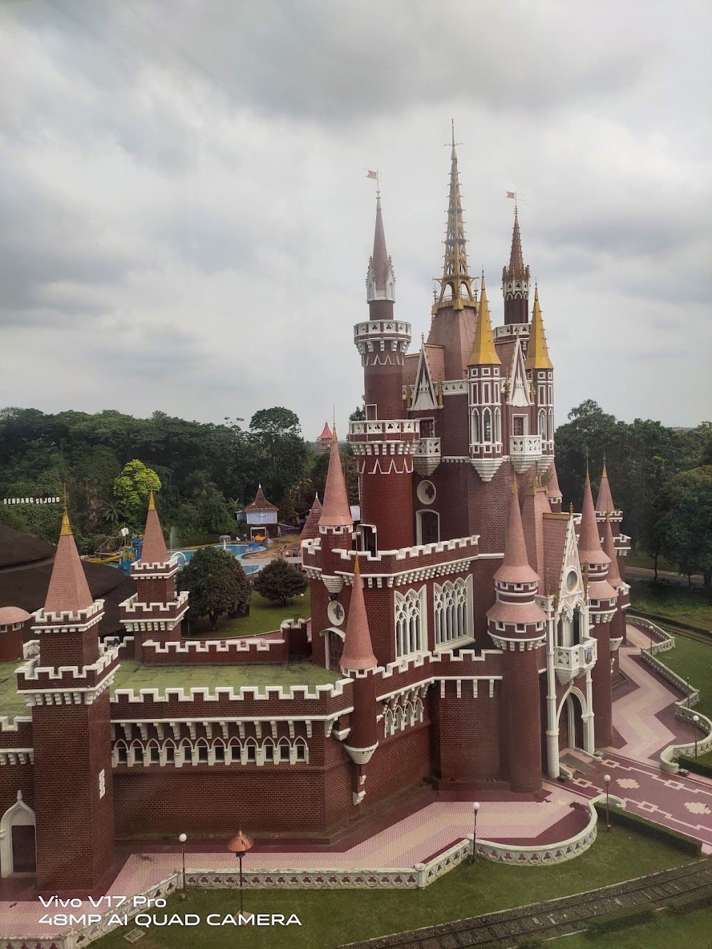 Taman Mini Indonesia Indah: Eksplorasi Budaya Indonesia dalam Satu Lokasi