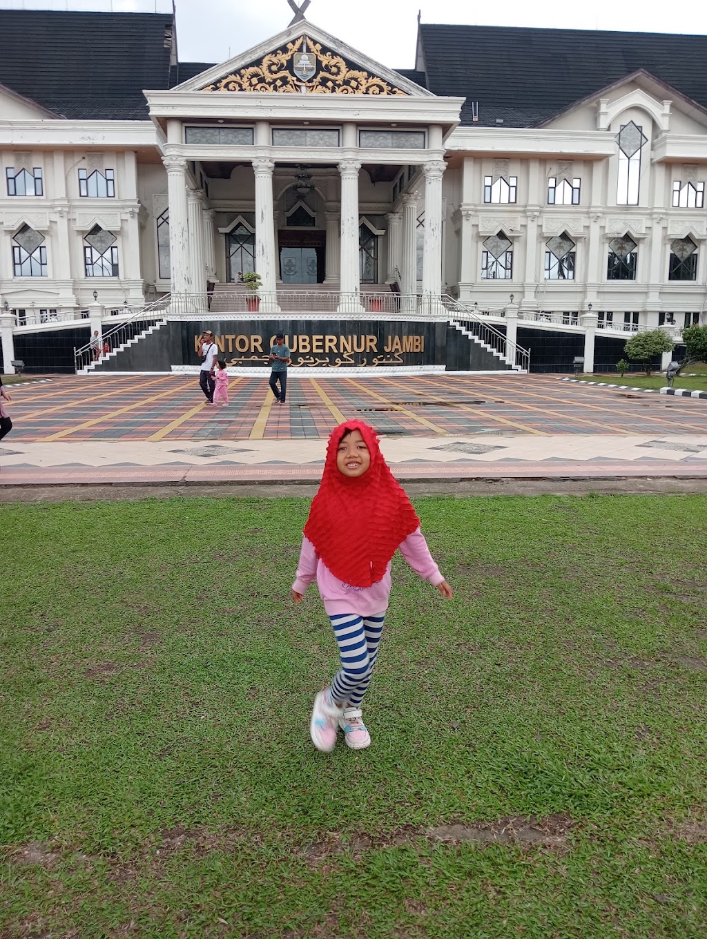 Menikmati Kedamaian di Alun-Alun Gubernuran Jambi