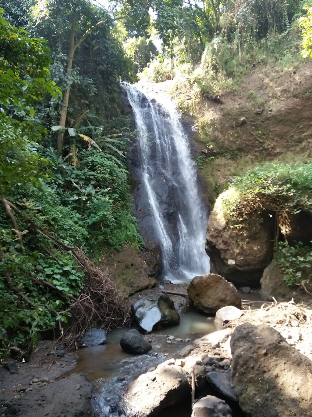 Air Terjun Sekelip: Pesona Tersembunyi di Jombang, Jawa Timur