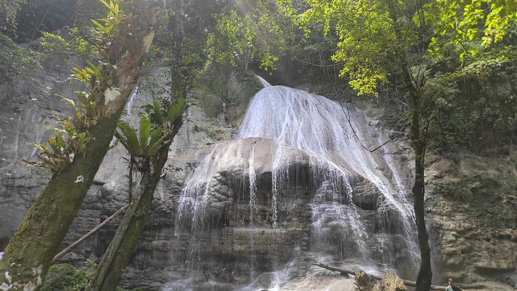 Air Terjun Karmon: Pesona Alam Tersembunyi di Papua