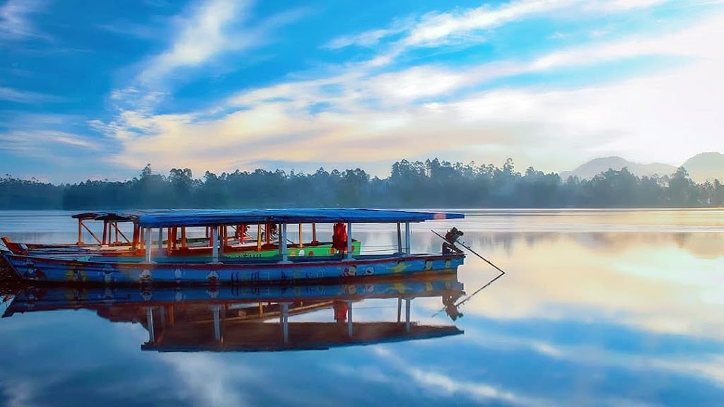 Pesona Situ Cileunca Pangalengan: Danau Biru di Lembah Bandung