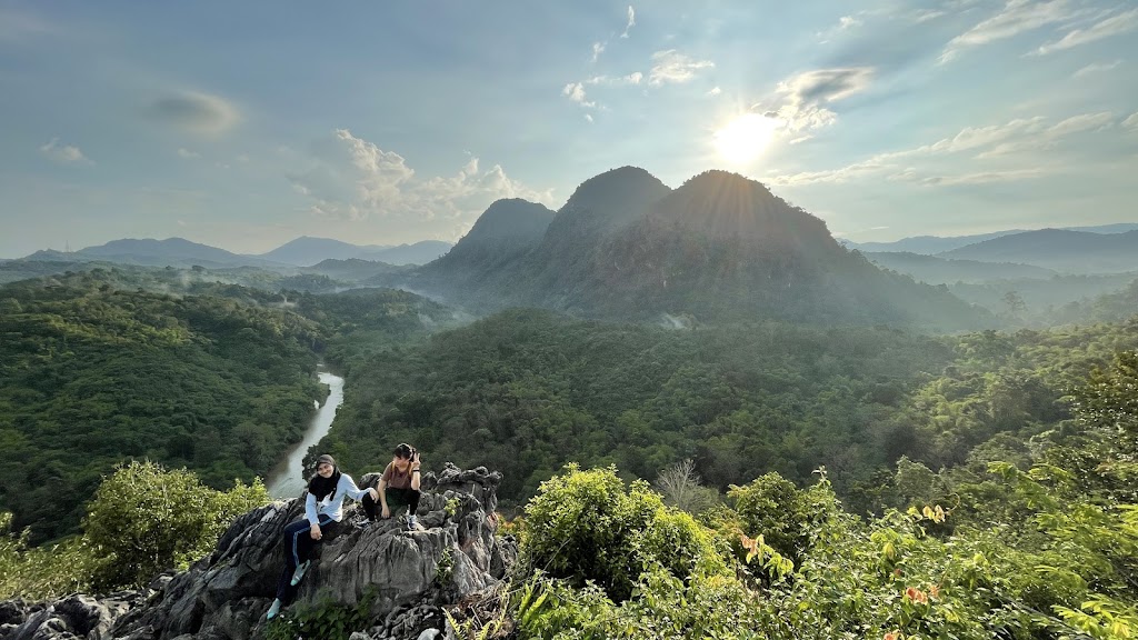 Petualangan Menakjubkan di Bukit Batu Langara, Kalimantan Selatan