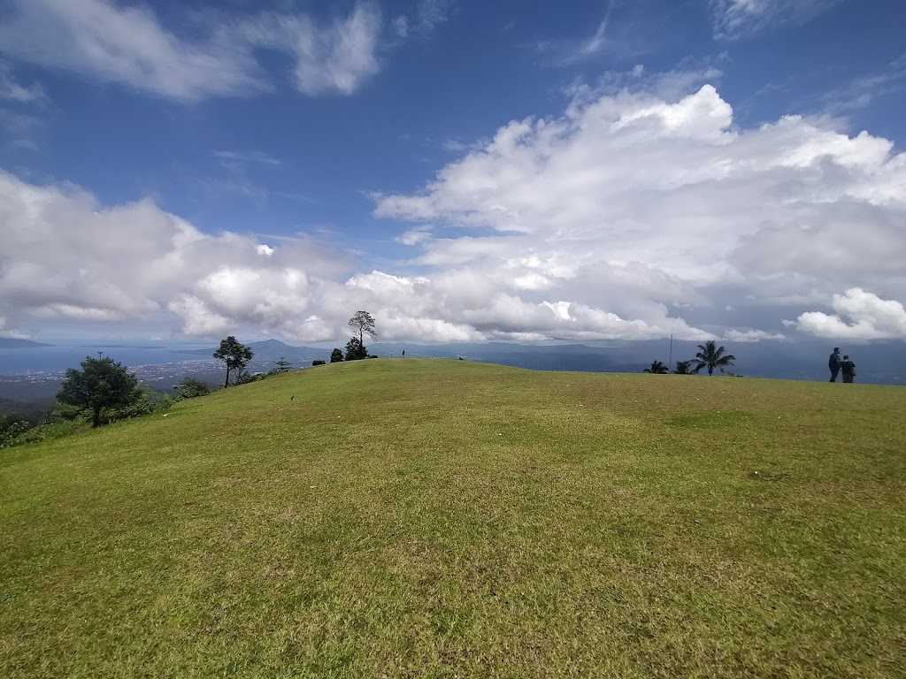 Puncak Tetetana Suluan: Petualangan di Sulawesi Utara