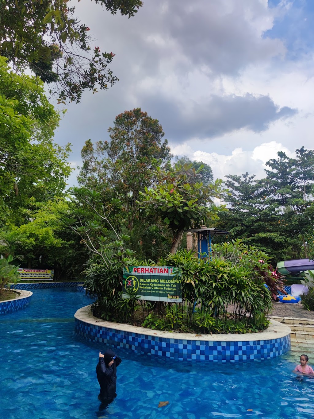 Amanzi Waterpark Palembang: Petualangan Air yang Menyegarkan di Sumatera Selatan