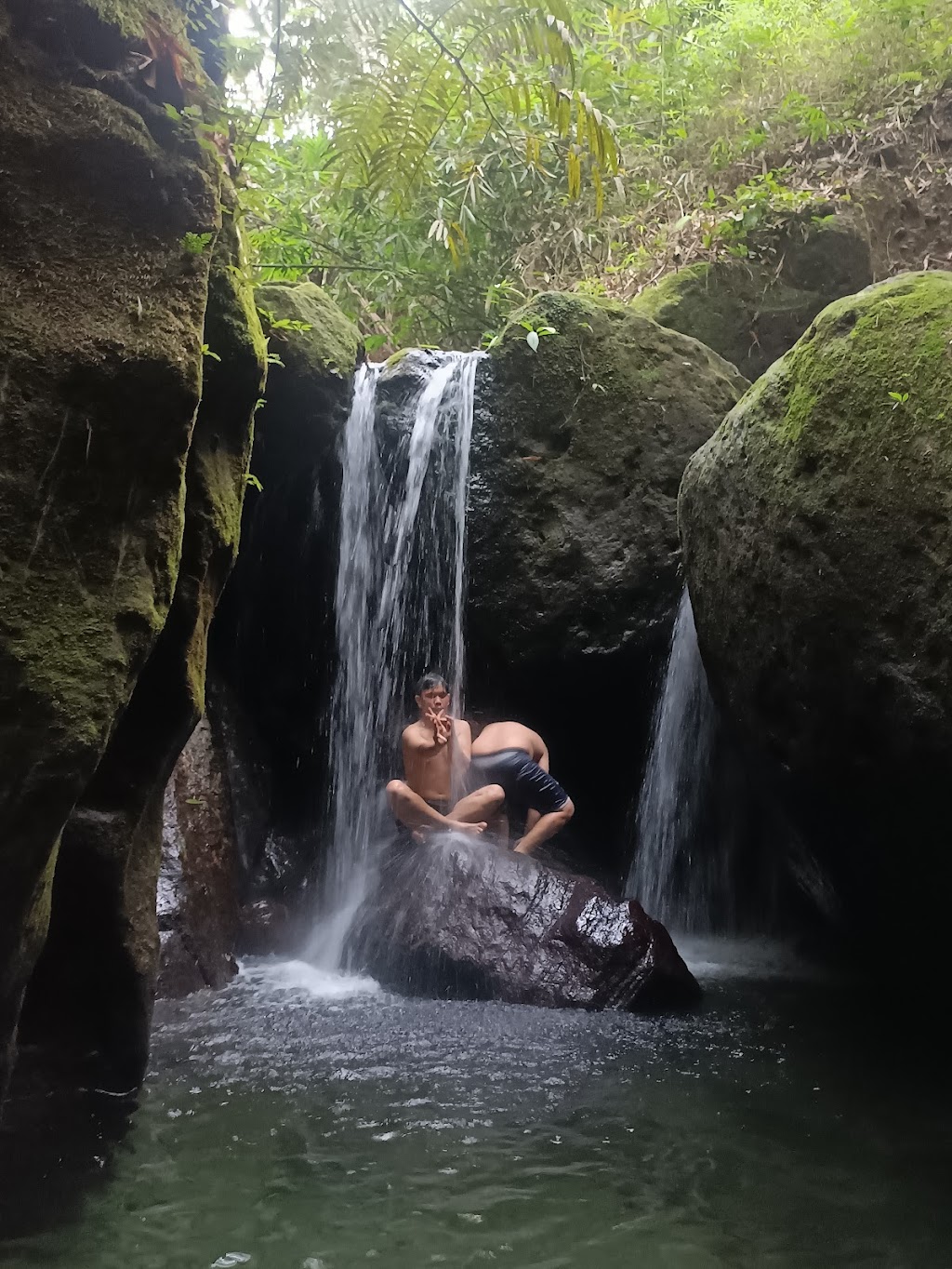 Air Terjun Batu Belah Sibolangit: Pesona Alam Sumatera Utara